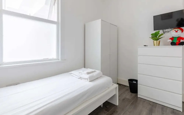 Spacious & Newly Renovated 4BD House East Ham!