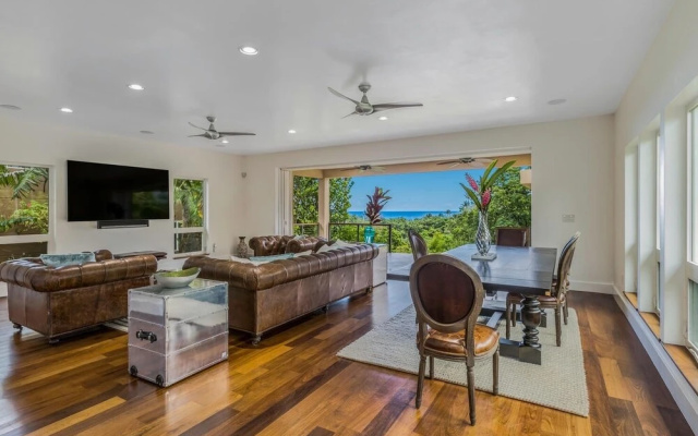 Punahele Point 3 Bedroom Home by Redawning