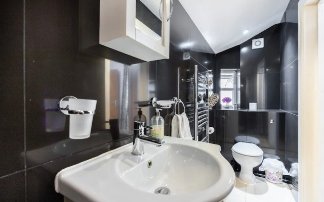 3 Bed 3 Bathroom Flat in Kensington B