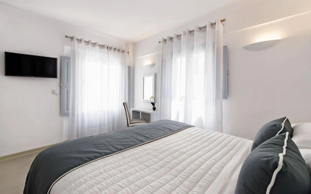 Central Fira Hotel