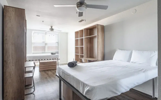 Upstay - Condo With Pool-gym-games-bbq - Walk to Uoft