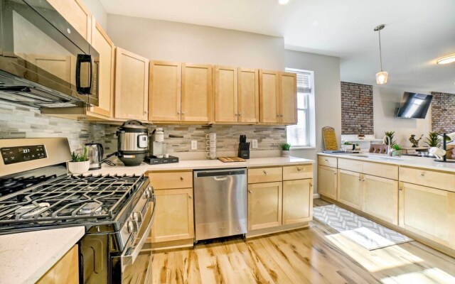 Pittsburgh Townhome: 1 Mi to Downtown