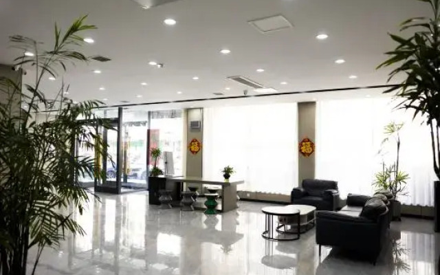 Xiongxian Qiancun Business Hotel