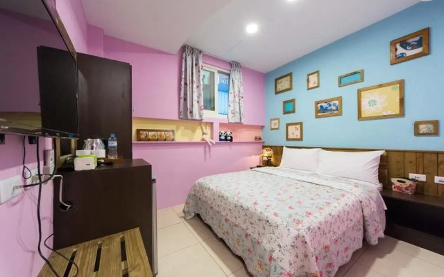 Sunrise Champs Hostel