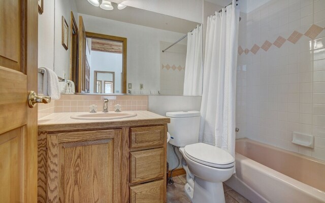 Evans Mountain Lodge