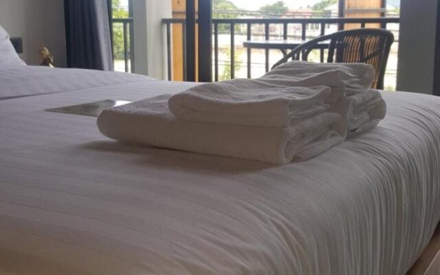 Saya Loft Hostel Lopburi