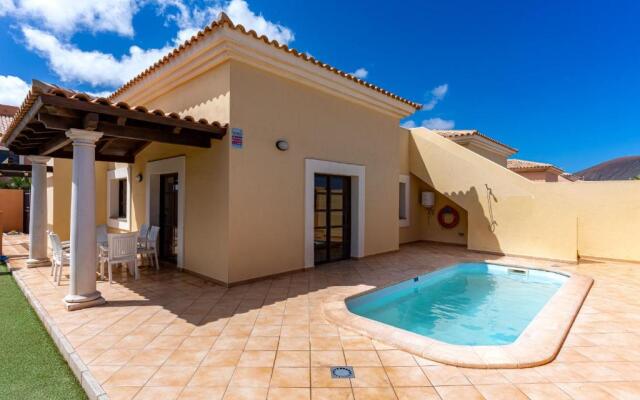 HolidayVilla Serenity with Pool & BBQ by HolidaysHome