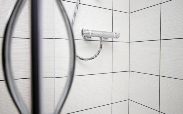 Violet's Corner Luxury Apartment by StayStaycations