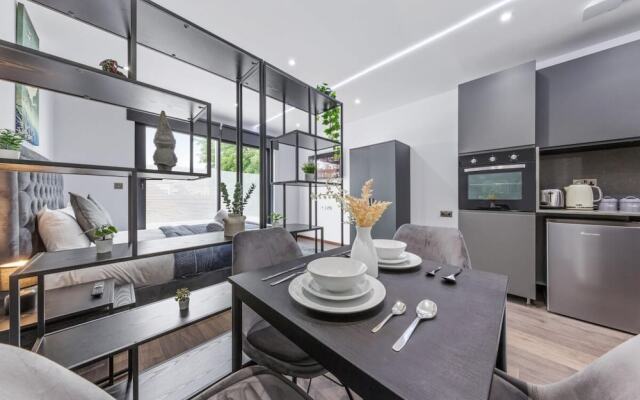 Serviced Modern Luxury Flat Near Central London