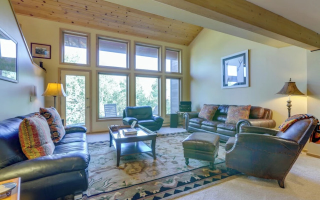 Vail 'treehouse' + Hot Tub, Sauna & Mtn Views