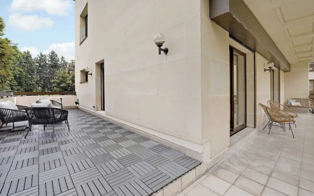 Modern apt With Balcony-2br/6p-neuilly-sur-seine
