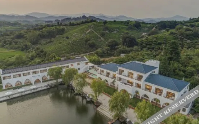 Zhi Lan Qiu Lakeside Homestay
