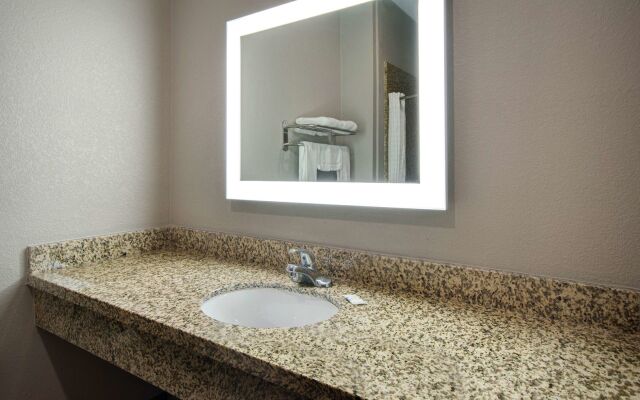 Motel 6 Fort Worth, TX – I-35 & I-20