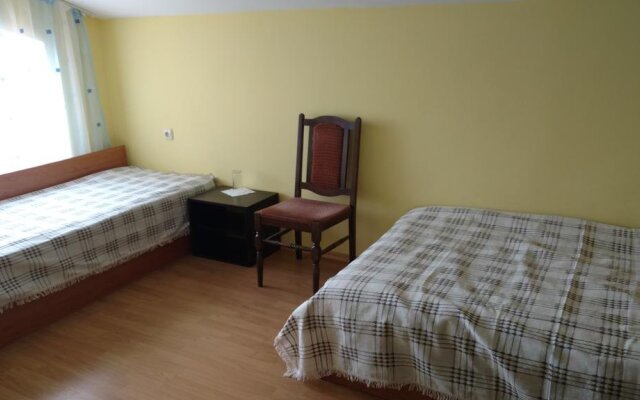 House Rezvaya with rooms for rent
