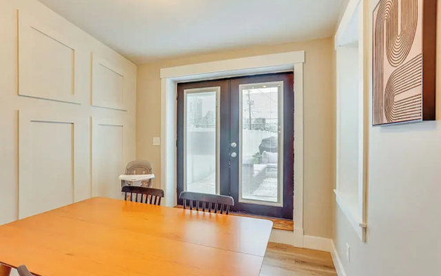 Family-friendly Townhome w/ Patio in Columbia!