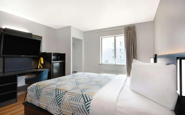 Motel 6 San Antonio, TX - South