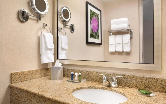 Delta Hotels by Marriott Helena Colonial