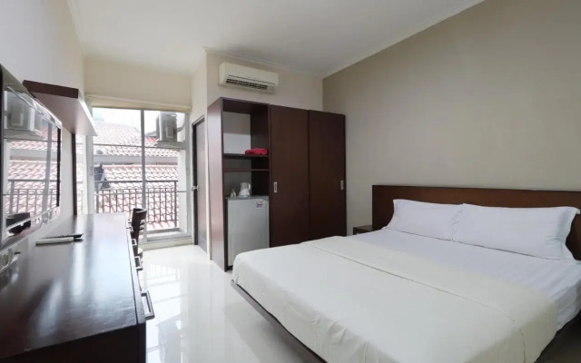 Clover Residence Near Mall Ambassador
