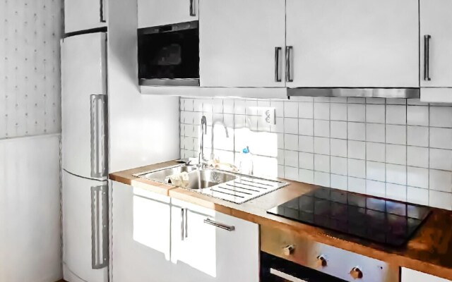 Stunning Home in Sjötorp With Wifi and 3 Bedrooms