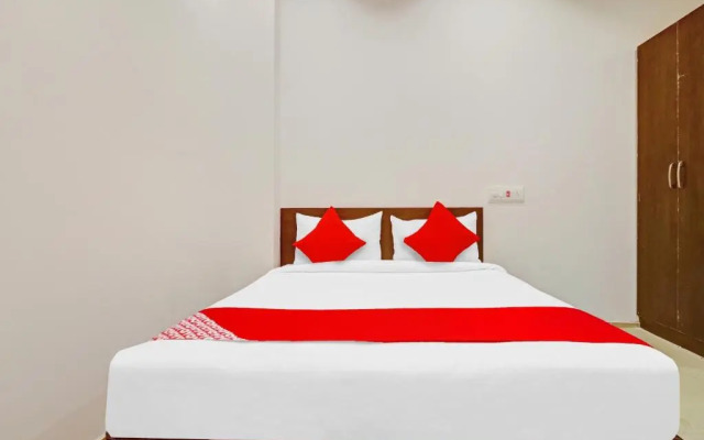 OYOFlagship 80467H Hotel R Square