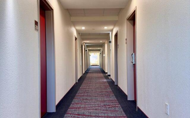 Red Roof Inn Hutchins