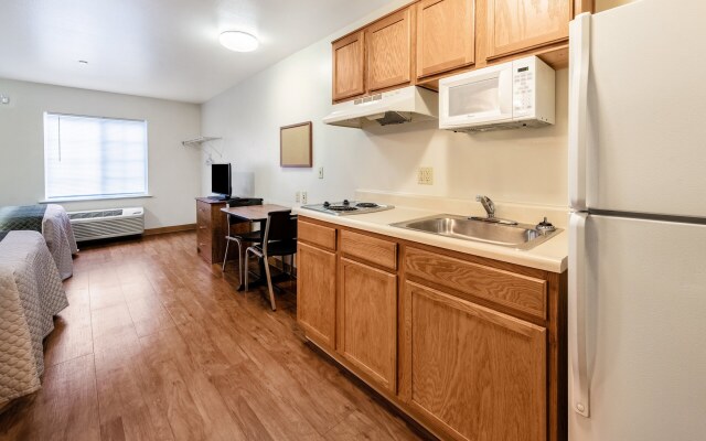 HomeTowne Studios by Red Roof Columbus