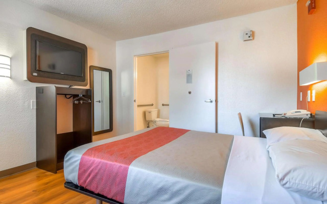 Motel 6 San Diego, CA - North