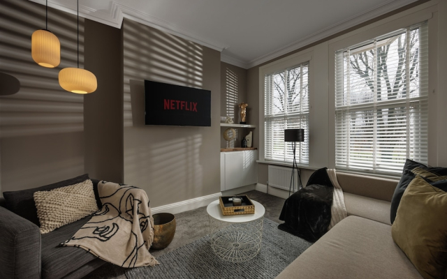 Beautiful 3 Bed House - Habita Property