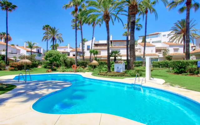 1176 beach front 2 pools bahia