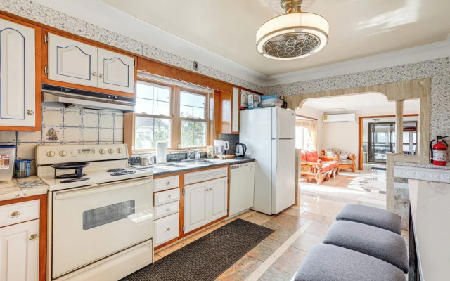 Beachfront Home ~ 7 Mi to Cape May!