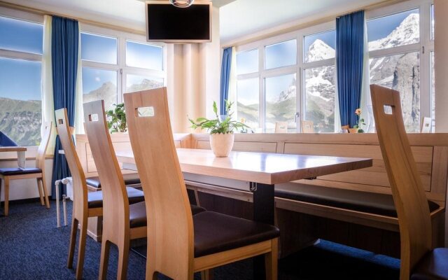 Hotel Alpina