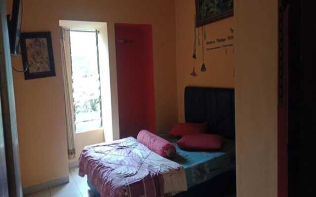 OYO Life 90646 Villa Karsinem Pasuruan