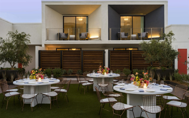 Thompson Palm Springs, by Hyatt