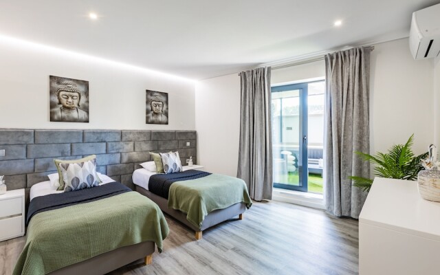 Porto City Holidays by Douro River