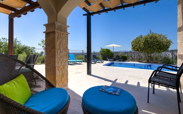 Stunning 3 bedroom villa 'BZ01' with private pool, stunning views, communal pool and resort facilities, Zephyros Village on Aphrodite Hills Re