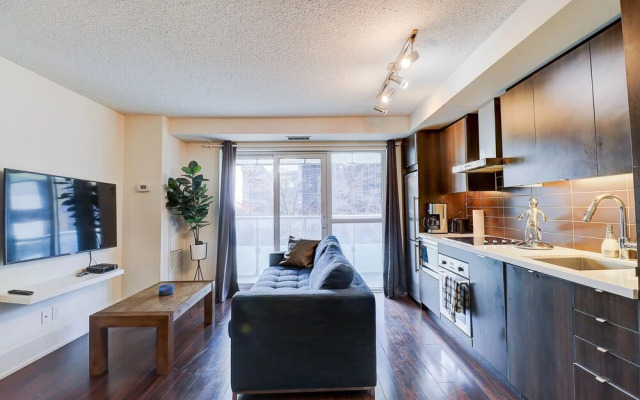 PlanURstay  - 300 Front Street West