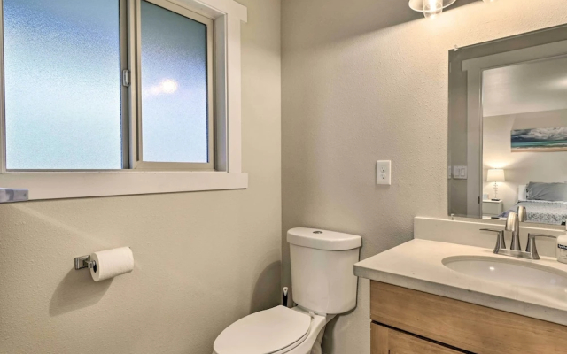 Spacious Kent Home ~ 17 Mi to Dtwn Seattle!