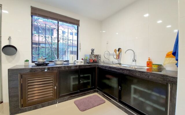 WhiteTerrace House Jalan Ipoh by BeeStay