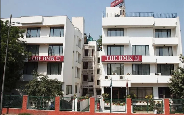 SCOOVEY The BMK Hotel