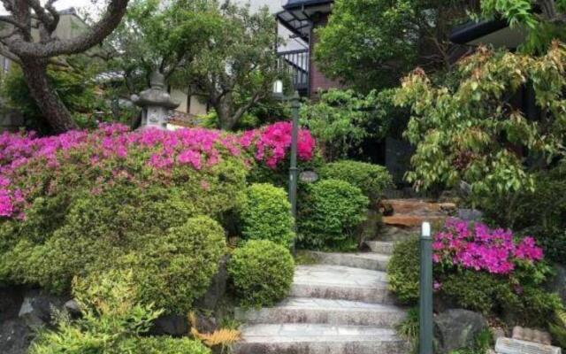 Hananobou Kinkakuji-michi