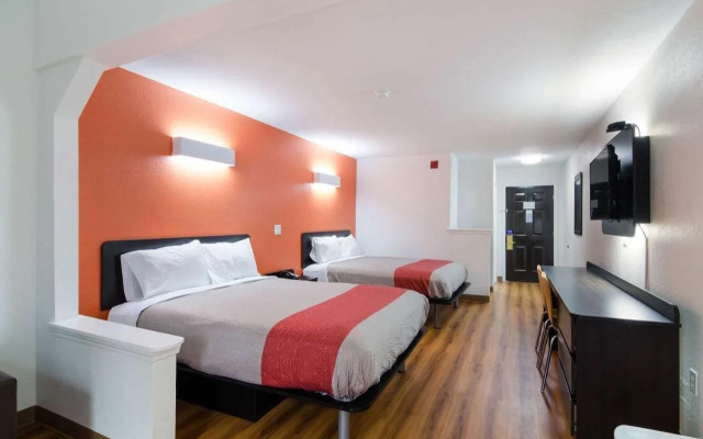 Deluxe Inn & Suites - Moss Point