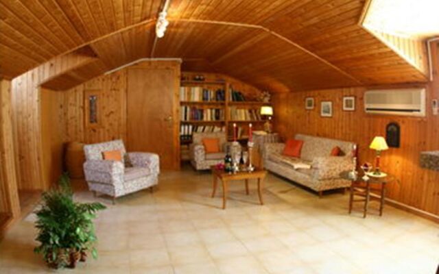 Ionis Art Hotel