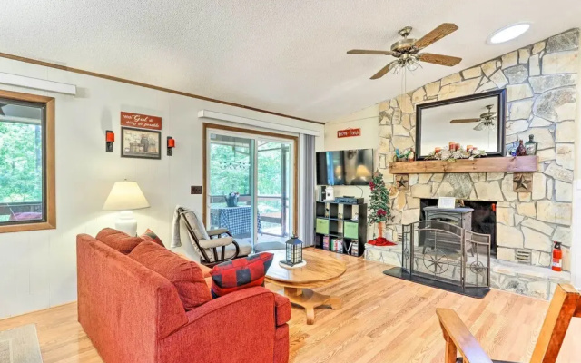 Quaint Murphy Cabin in Serene Wooded Setting!