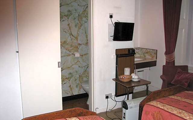 Lancaster Hotel