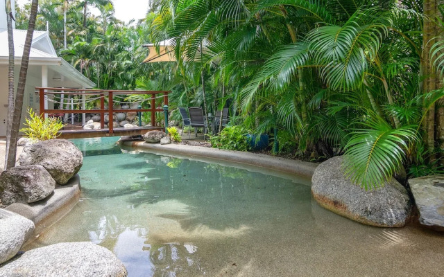 Seascape Holidays - Coral Apartments
