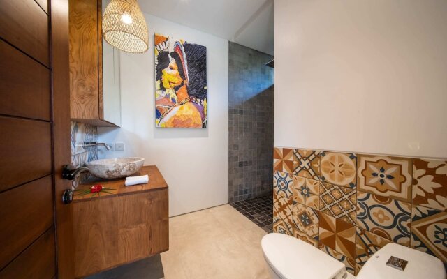 Jungle Wooden Villa, 3 BR, Ubud With Staff