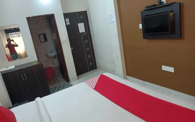 OYO Flagship 70280 Om Gulmohar Avenue