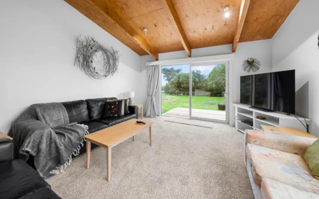 Stroll to the Sea - Te Horo Beach Holiday House – Guest Rooms – Otaki