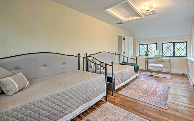 Hot Tub & Mtn Views: Expansive Hazleton Retreat