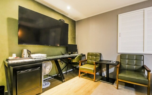 Custom Hotel
